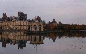 Fontaine Bleu, Castle one hour outside of Paris